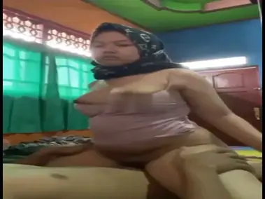 Bokep Indo Hijab Sangean Pengennya Posisi Diatas